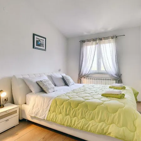 Martina Apartment Valtura